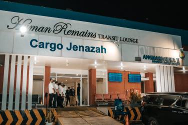 Perbedaan Pengiriman Jenazah via Darat dan Udara